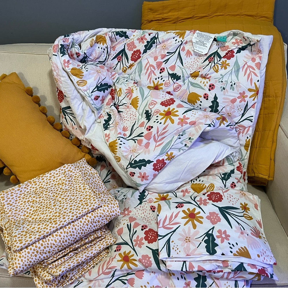 Pillowfort Twin Garden Floral Comforter set w/ sham
